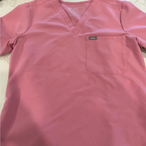 Figs Chalk Pink V-Neck Scrub Top size Small - Picture 3 of 5